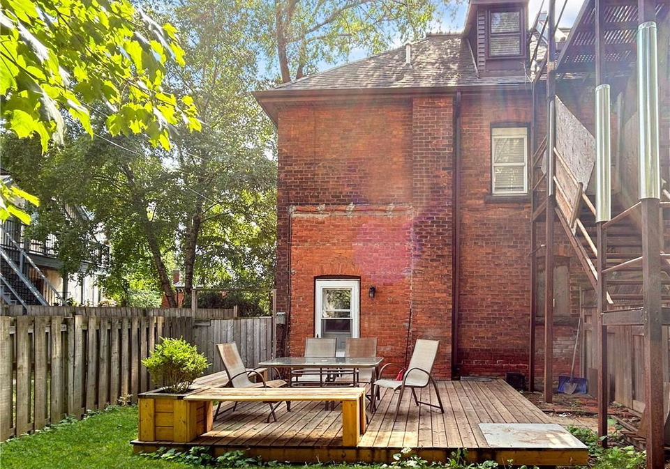 12-canada-street-hamilton-ontario-40760702