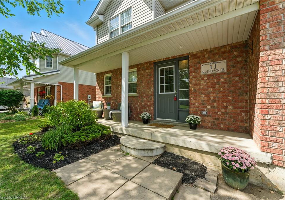 11-macpherson-drive-paris-ontario-40760772