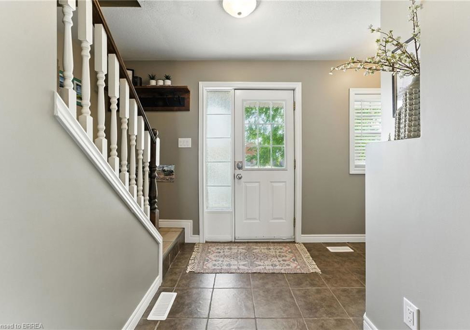 11-macpherson-drive-paris-ontario-40760772