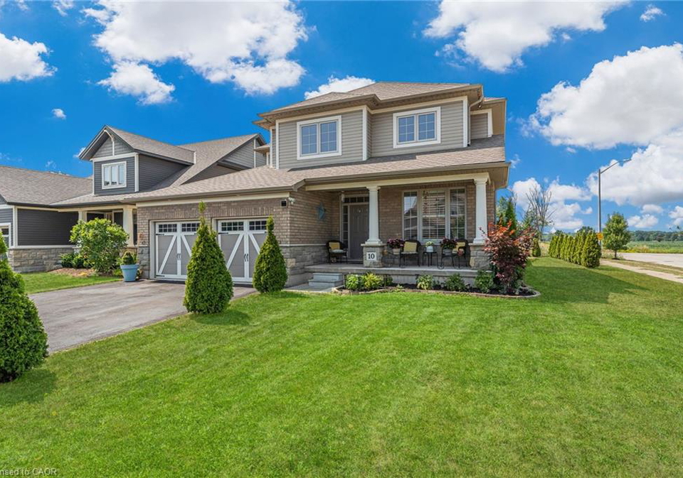 10-harvest-gate-smithville-ontario-40760779
