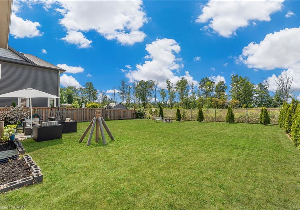 10-harvest-gate-smithville-ontario-40760779
