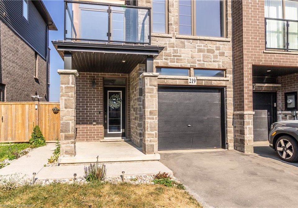 30-times-square-boulevard-stoney-creek-ontario-40760785