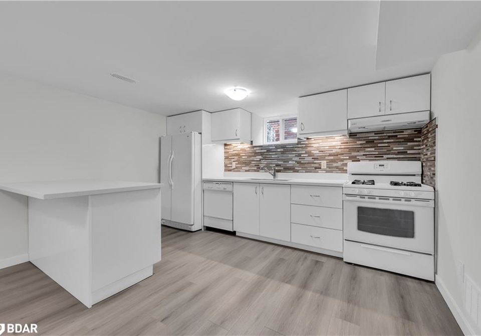 17b-victor-boulevard-hamilton-ontario-40760843