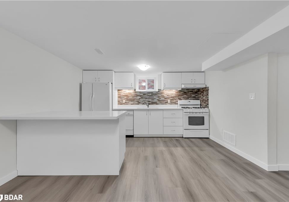 17b-victor-boulevard-hamilton-ontario-40760843