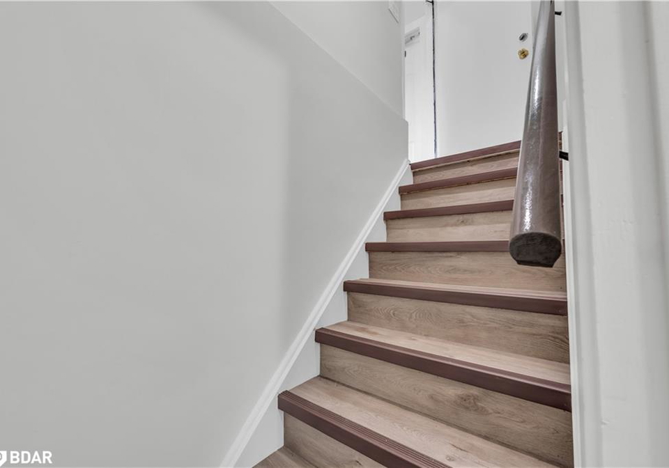 17b-victor-boulevard-hamilton-ontario-40760843
