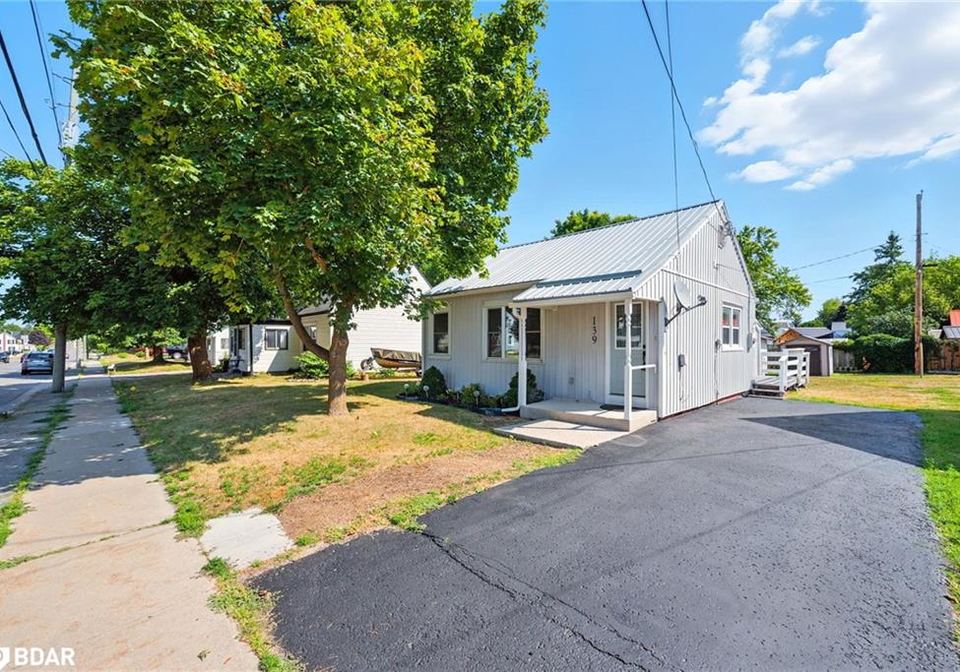 139-centre-street-campbellford-ontario-40760979