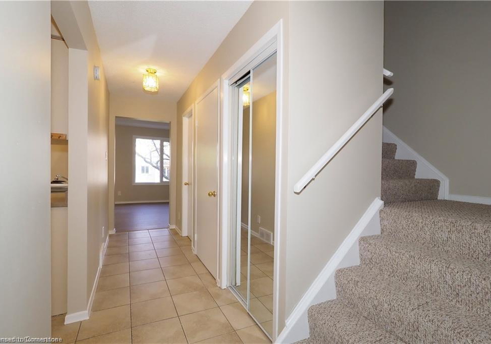 395-kingscourt-drive-waterloo-ontario-40761256