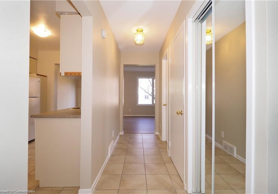 395-kingscourt-drive-waterloo-ontario-40761256