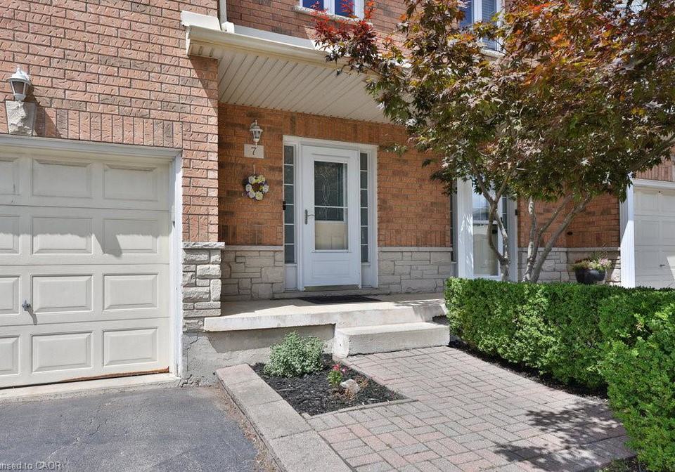 2229-walkers-line-burlington-ontario-40761618