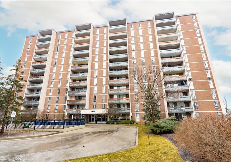 1968-main-street-w-hamilton-ontario-40761764