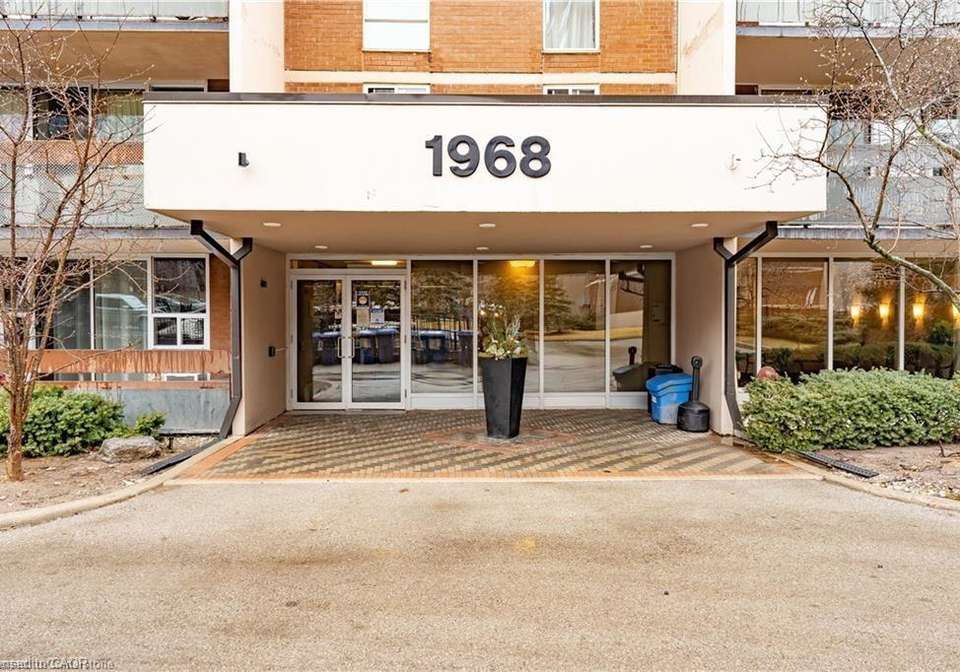 1968-main-street-w-hamilton-ontario-40761764