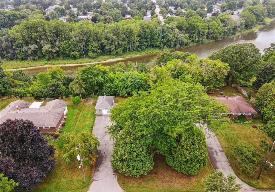 48-curtis-avenue-s-paris-ontario-40761786
