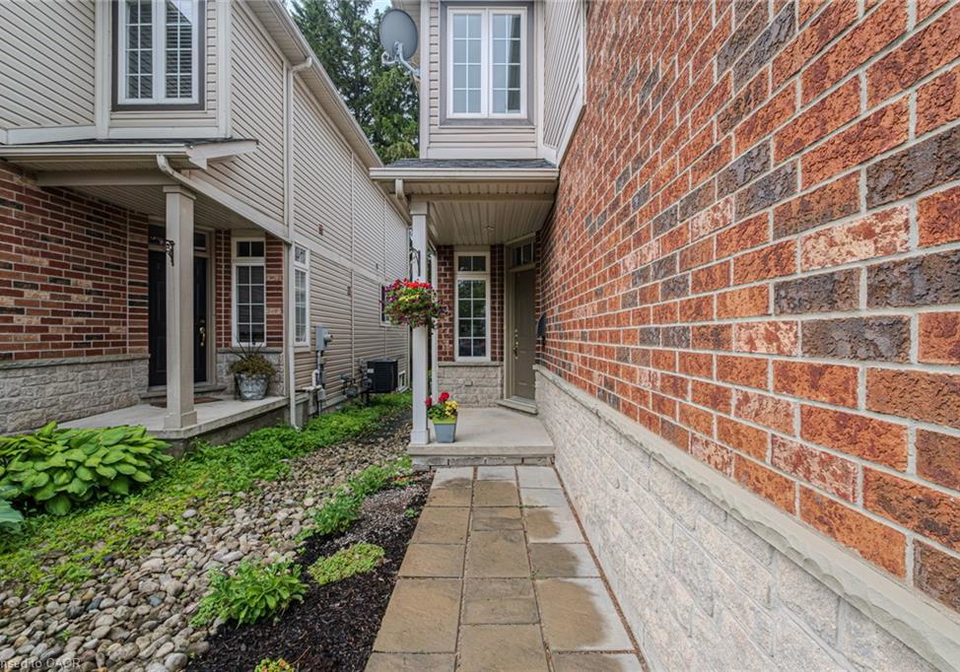 18-sunnycroft-court-waterdown-ontario-40761927