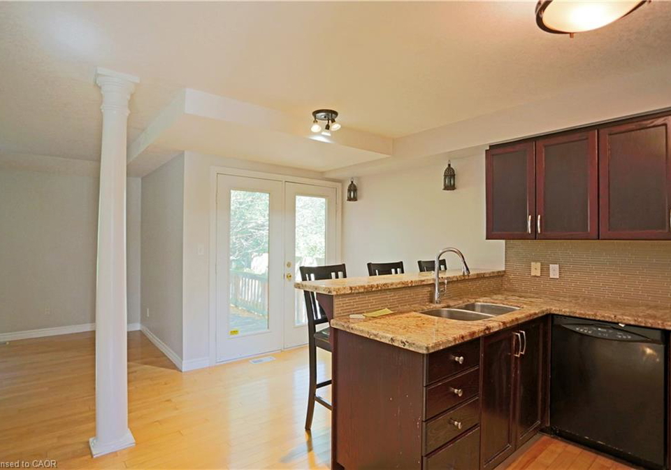 632-columbia-forest-boulevard-waterloo-ontario-40762421