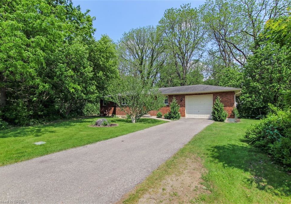 80-race-street-paris-ontario-40762663