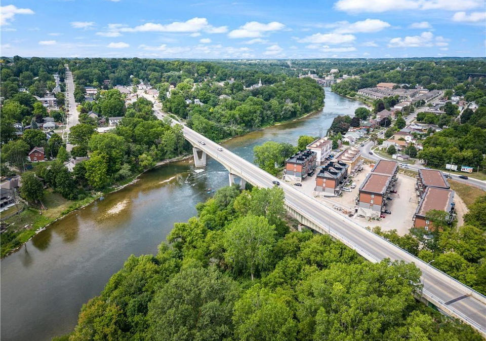 2-willow-street-paris-ontario-40762821