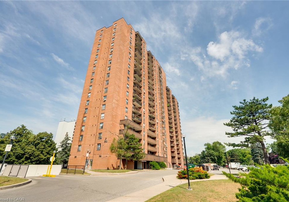 90-ling-road-scarborough-ontario-40762870