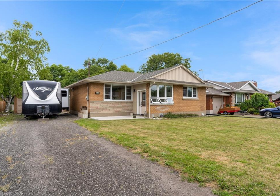 5073-charles-street-beamsville-ontario-40762920