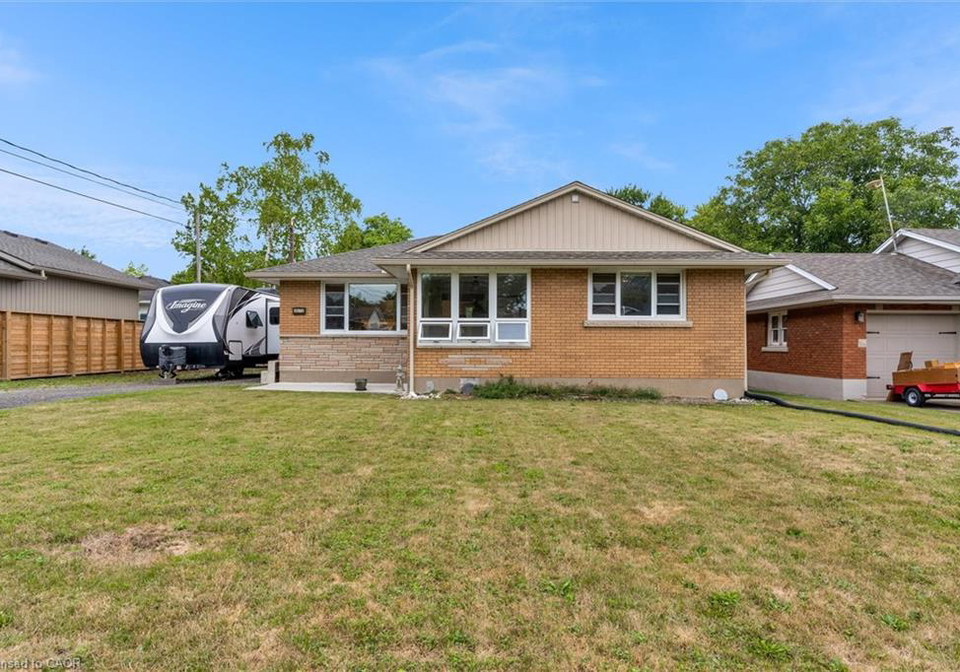 5073-charles-street-beamsville-ontario-40762920