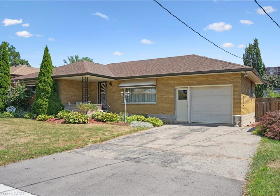 61-traynor-avenue-kitchener-ontario-40762987