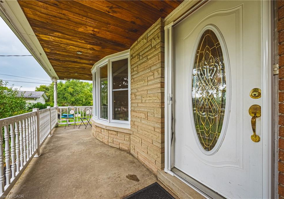 210-mackenzie-crescent-caledonia-ontario-40763193