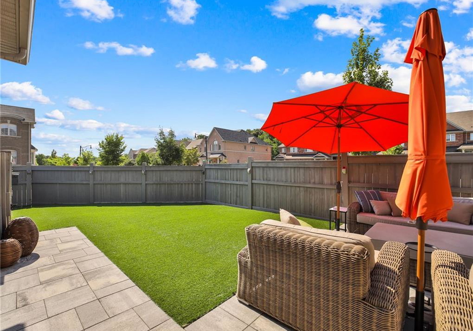 100-burke-street-waterdown-ontario-40763278