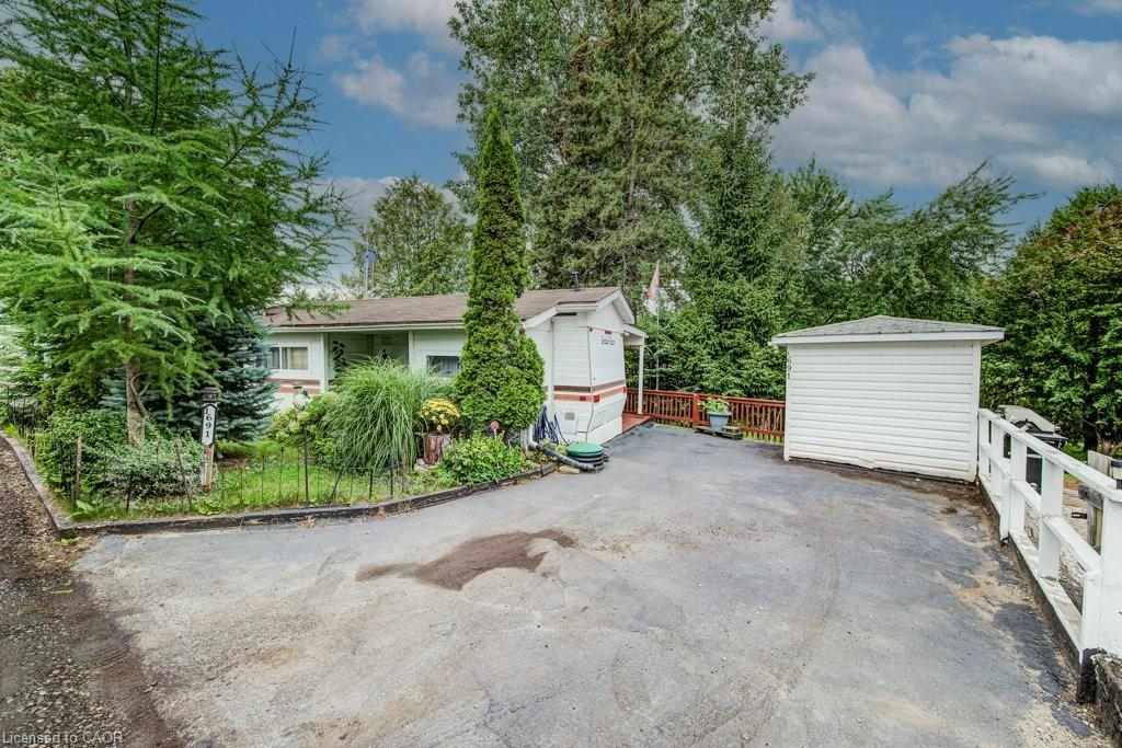 691-oak-crescent-centre-wellington-ontario-40763319