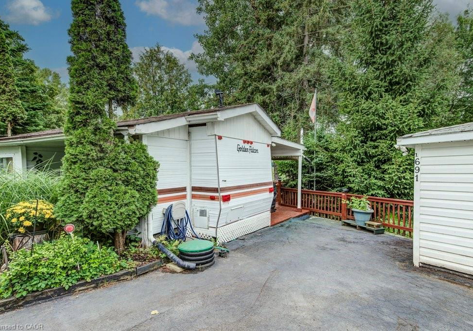 691-oak-crescent-centre-wellington-ontario-40763319
