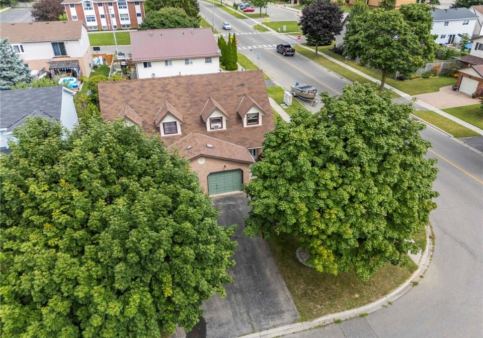 1-freeman-crescent-simcoe-ontario-40763420