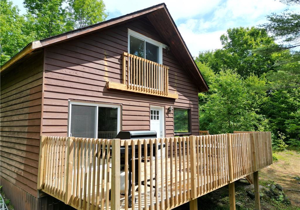 1044-english-circle-gooderham-ontario-40763560