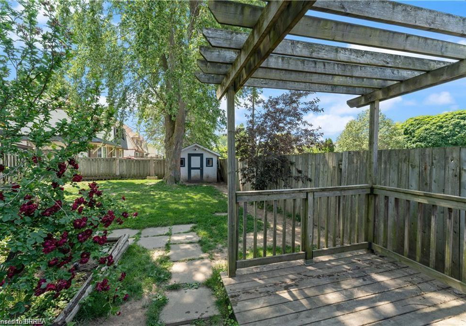 2-banbury-road-brantford-ontario-40763586