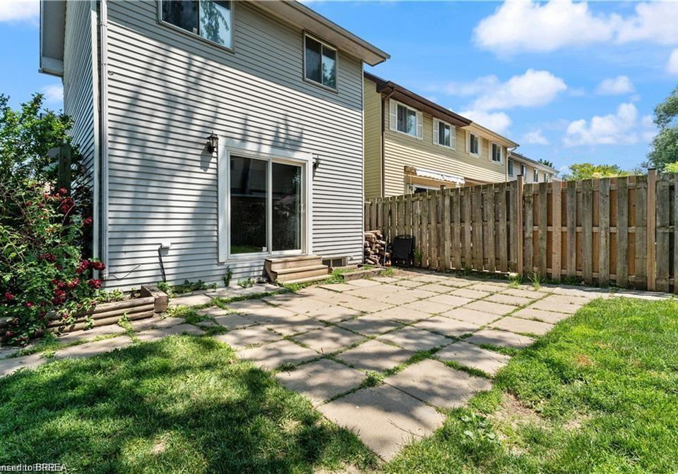 2-banbury-road-brantford-ontario-40763586