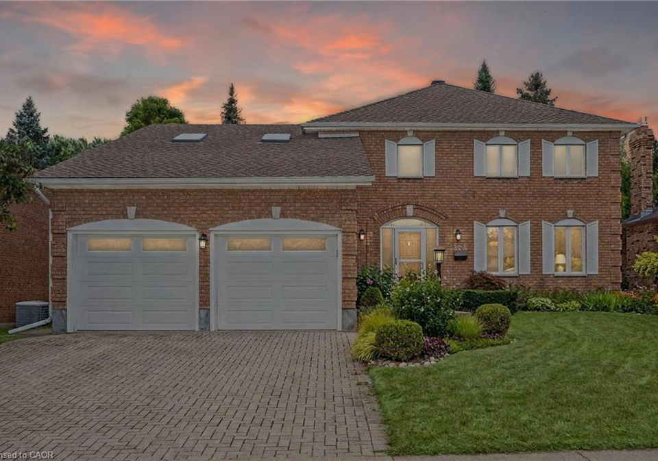 323-amberwood-drive-waterloo-ontario-40763619