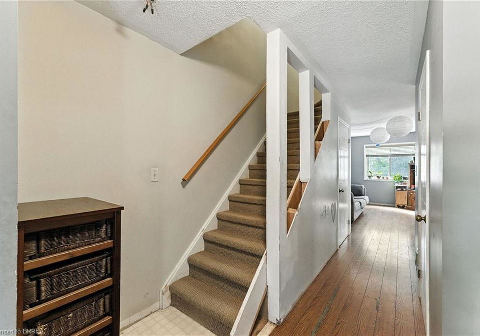 16-graystone-court-paris-ontario-40763935