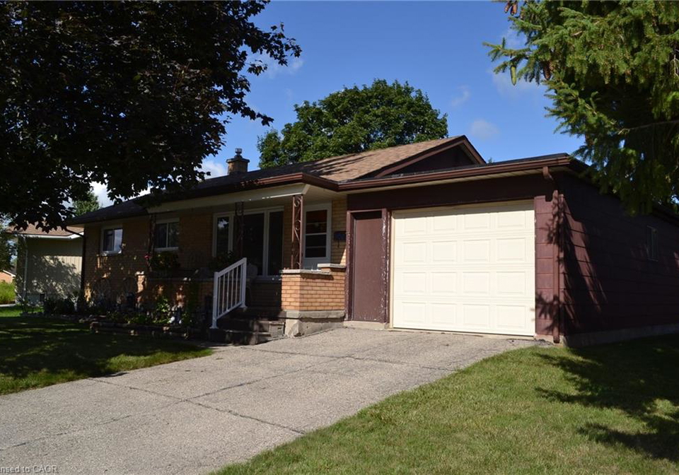 4-weigel-avenue-elmira-ontario-40764058