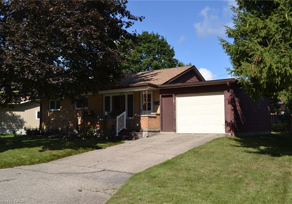 4-weigel-avenue-elmira-ontario-40764058