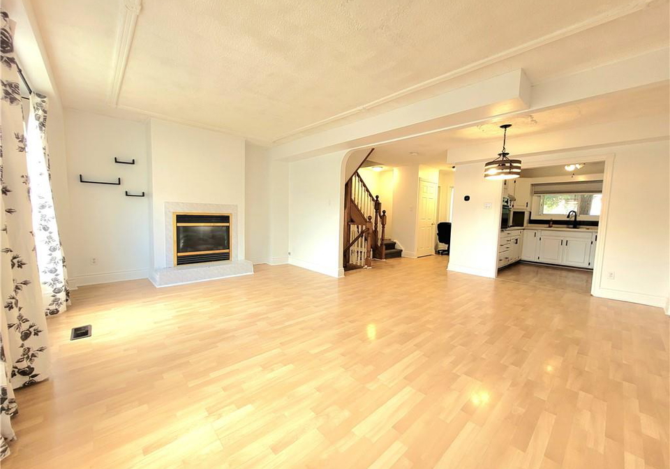 2050-upper-middle-road-burlington-ontario-40764156