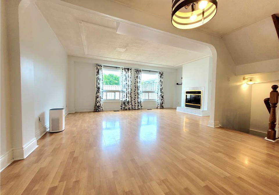 2050-upper-middle-road-burlington-ontario-40764156
