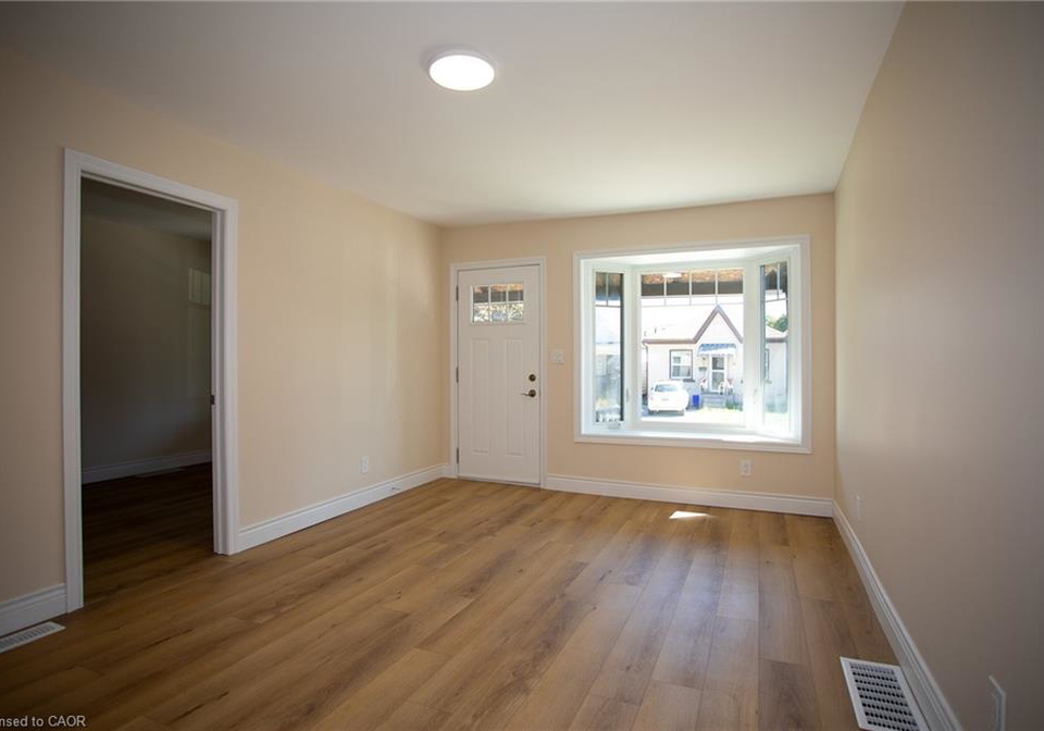 11-robins-avenue-hamilton-ontario-40764164