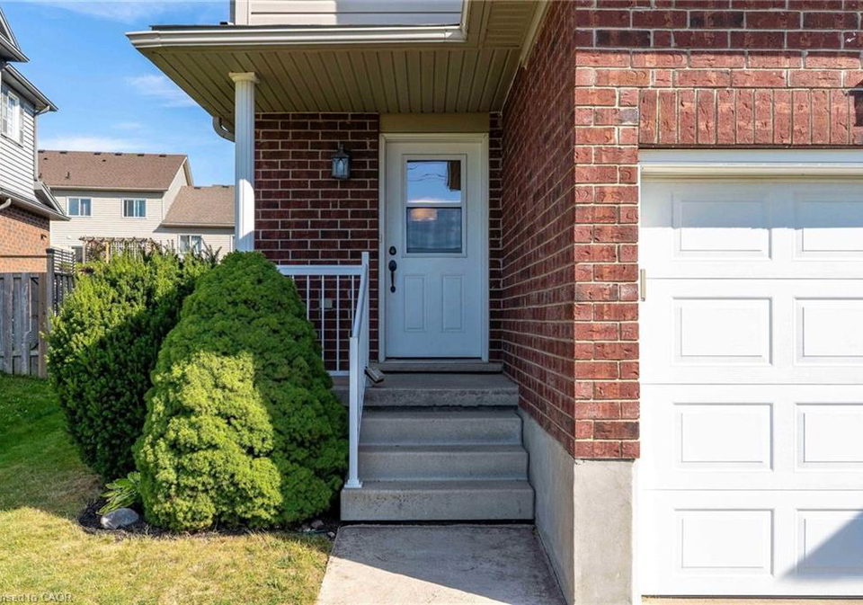 258-parkvale-drive-kitchener-ontario-40764251