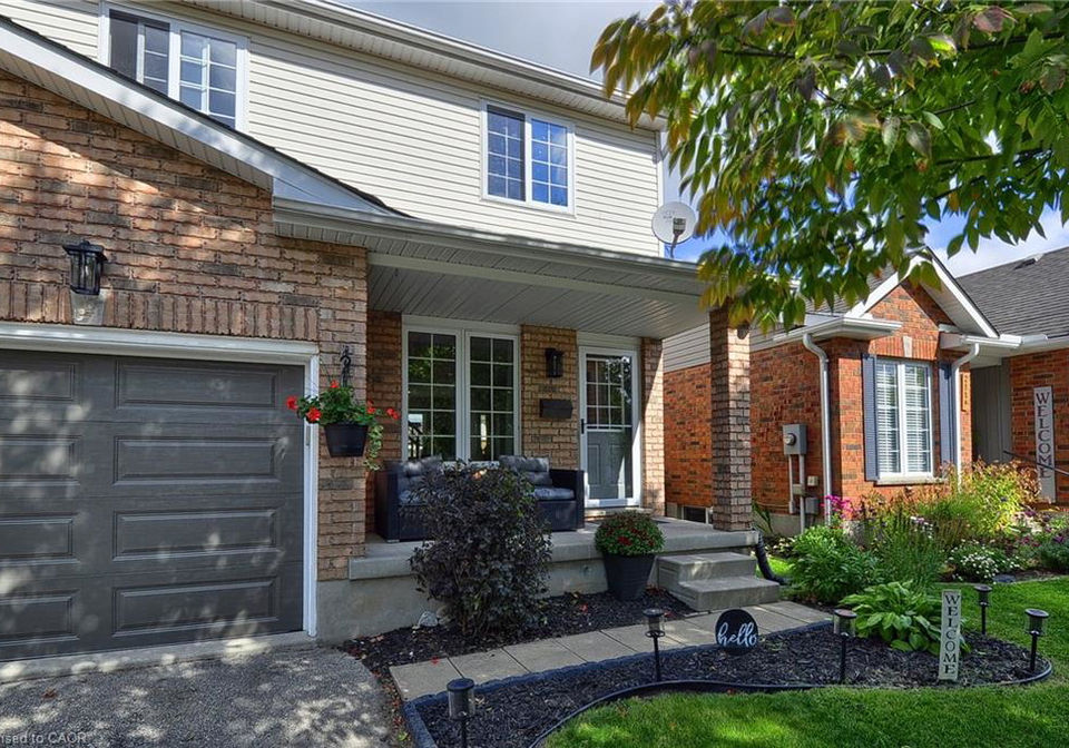 209b-inverhuron-crescent-waterloo-ontario-40764271
