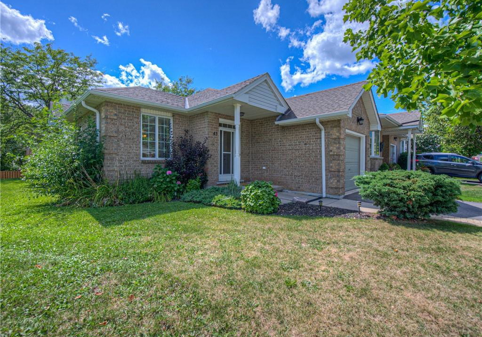 43-postoaks-drive-mount-hope-ontario-40764323
