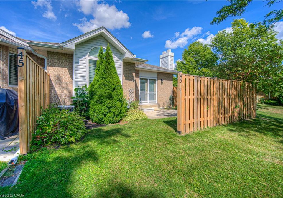43-postoaks-drive-mount-hope-ontario-40764323