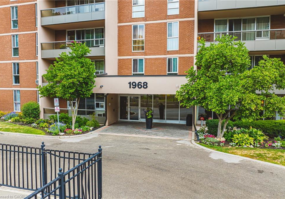 1968-main-street-w-hamilton-ontario-40764354