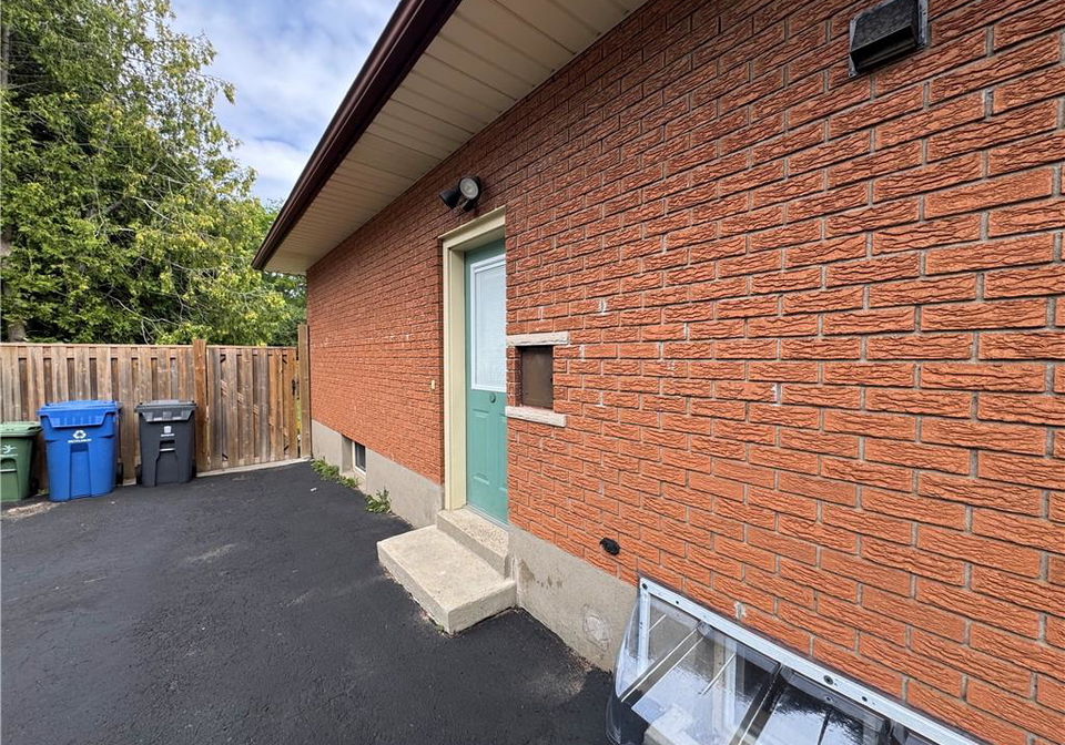 456-speedvale-avenue-a-guelph-ontario-40764716