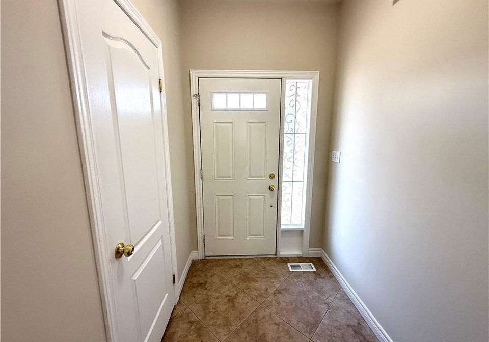 92-marina-point-crescent-stoney-creek-ontario-40764763