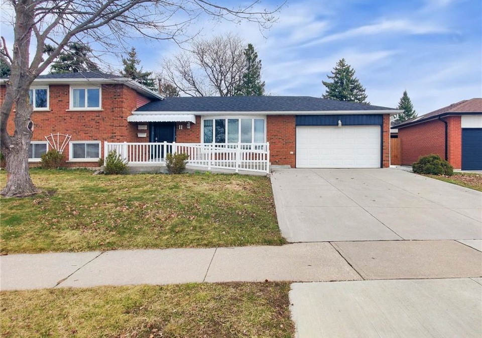 11-meadowland-gate-brampton-ontario-40764777