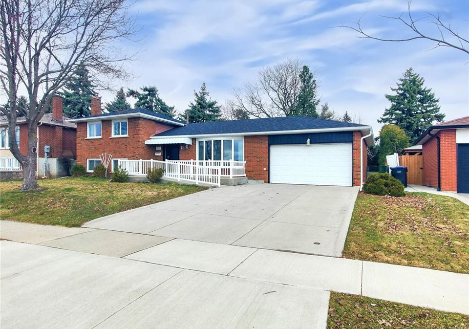 11-meadowland-gate-brampton-ontario-40764777