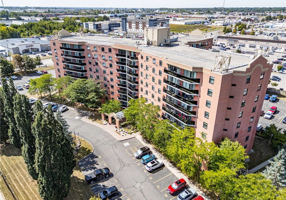 9-bonheur-court-brantford-ontario-40764864