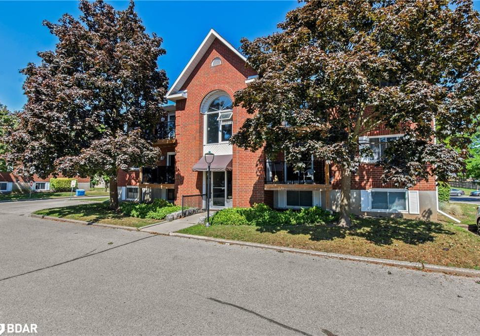565-greenfield-avenue-kitchener-ontario-40764995